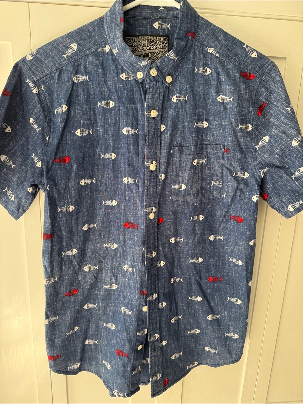 Men's Blue Short-Sleeve Fish Print Button-Down Shirt. Size SMALL